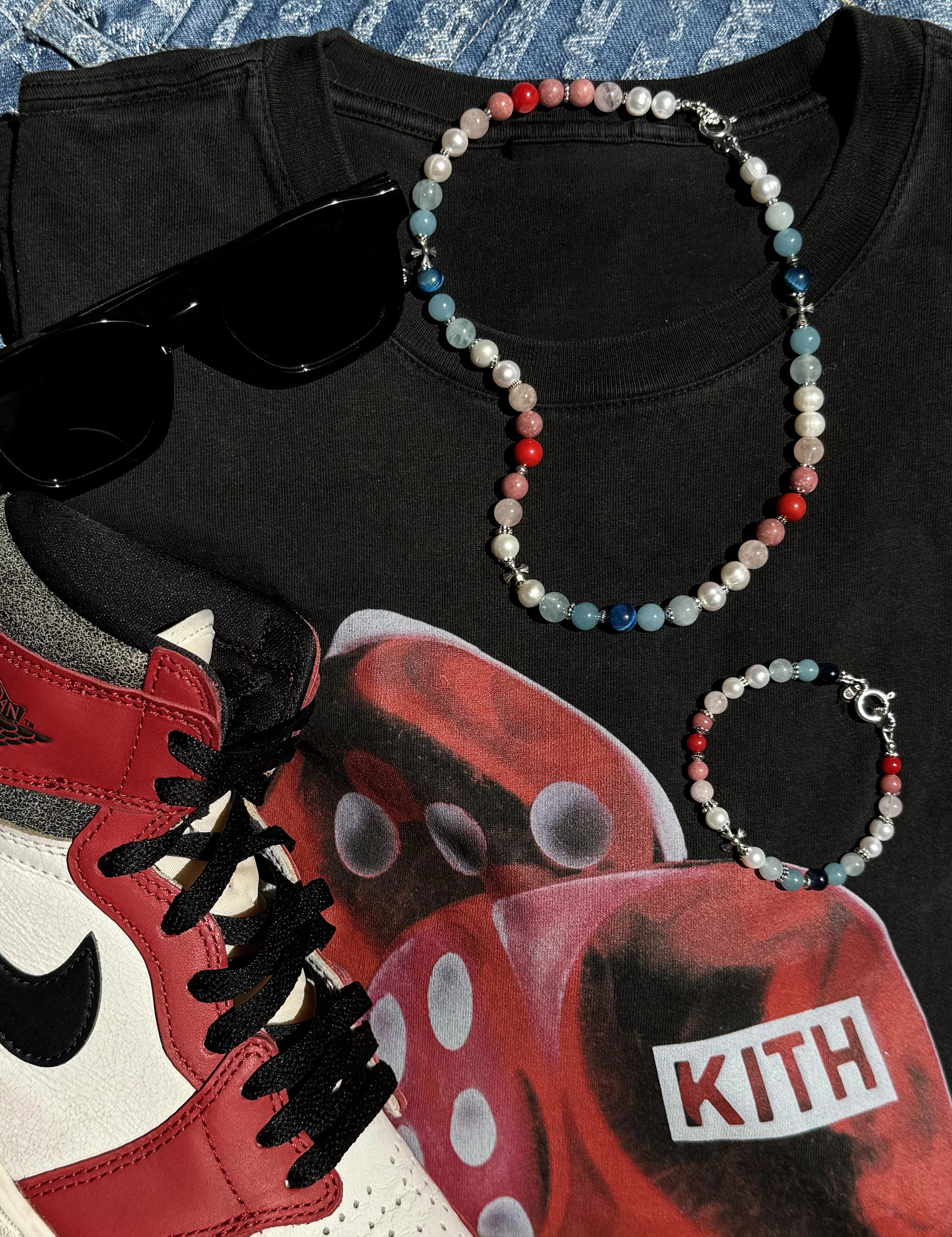 bracelet perles bleu blanc rouge