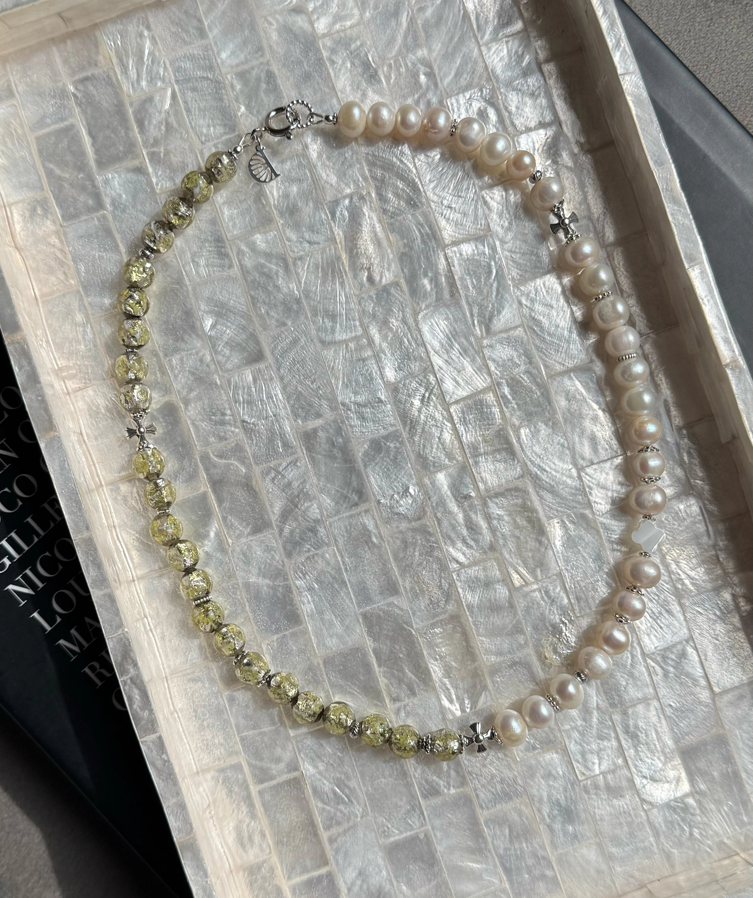 Collier perles de culture kaki phosphorescent