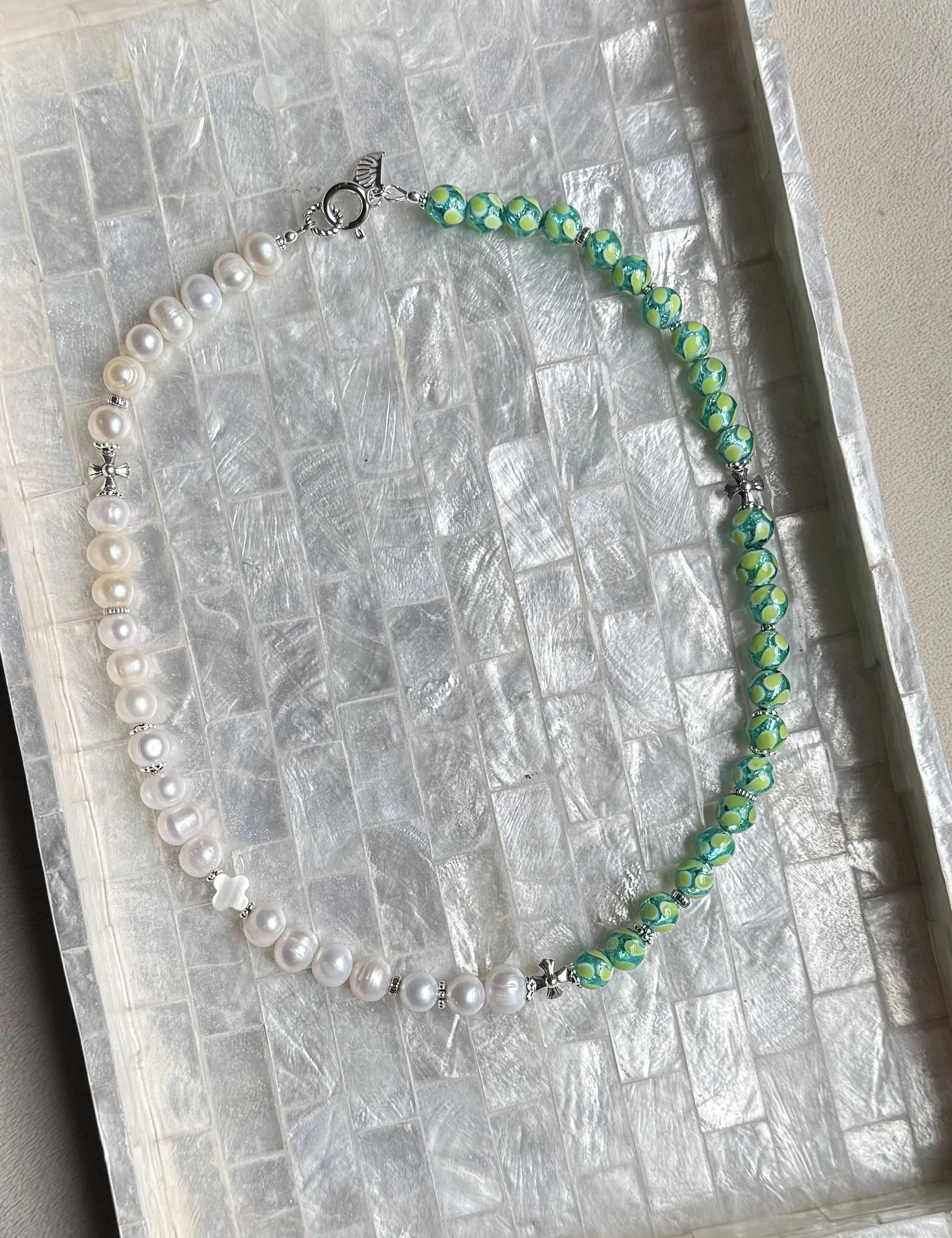 collier perles culture phosphorescent vert