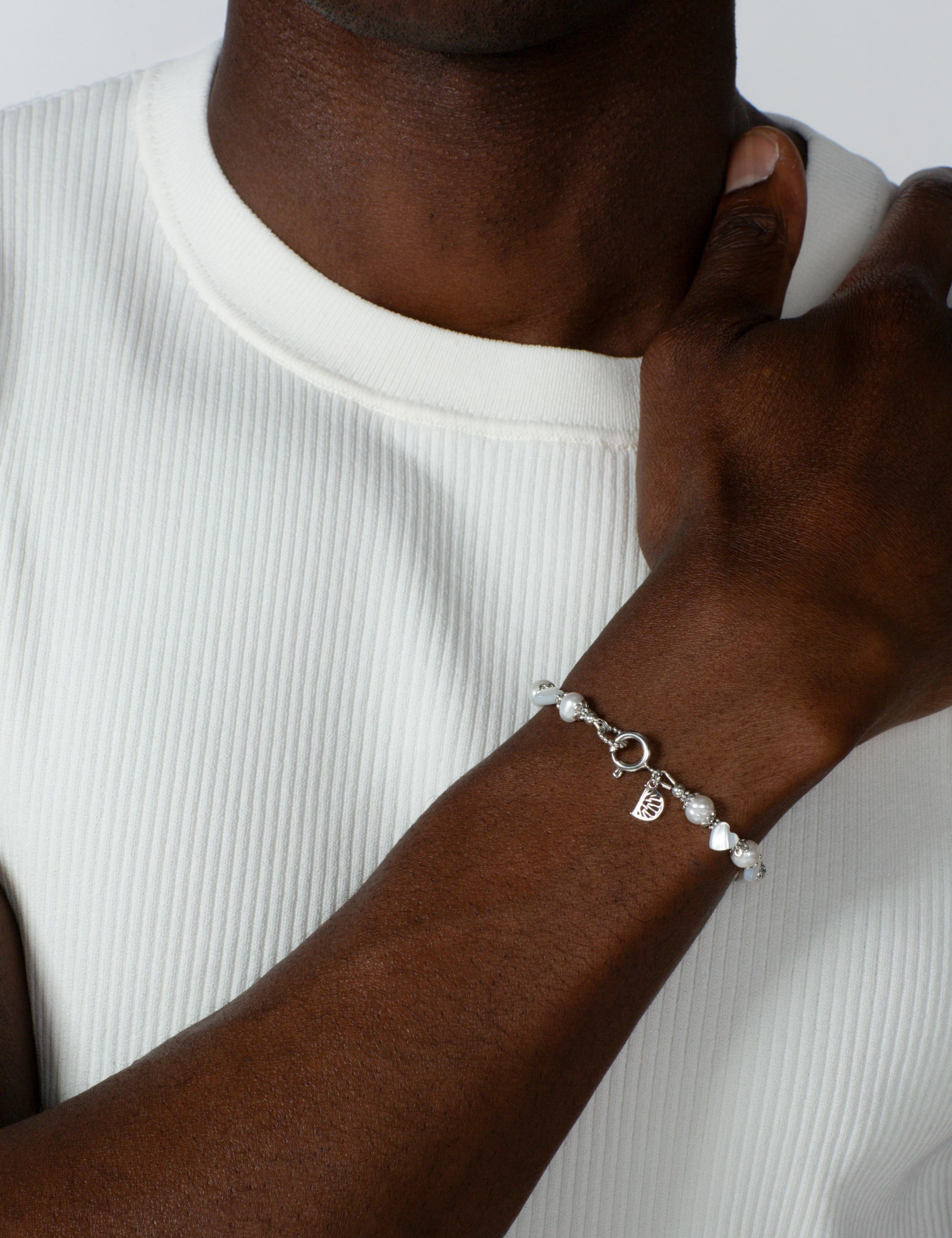 Bracelet perles de culture blanches cœurs