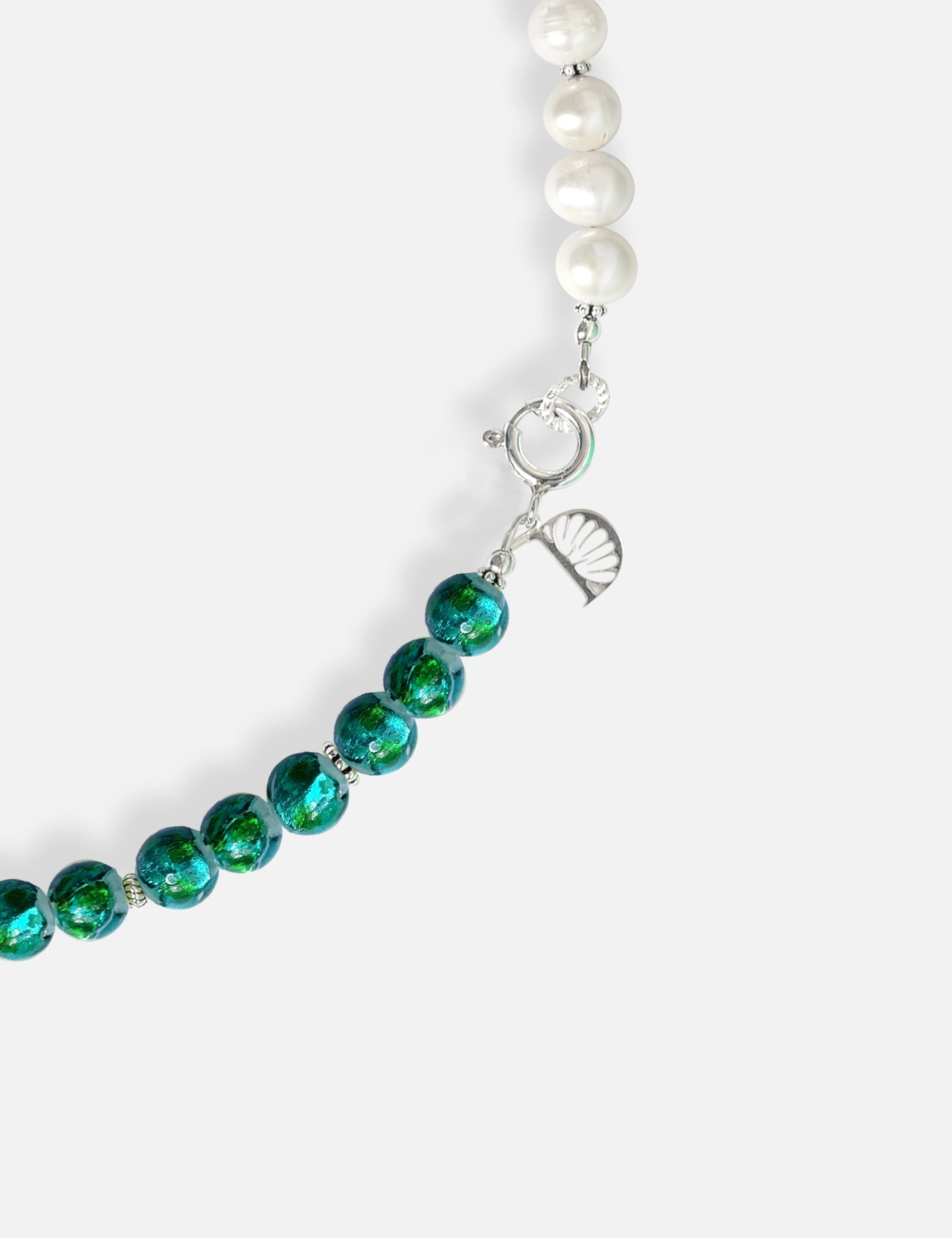 Collier perles de culture bleu phosphorescent