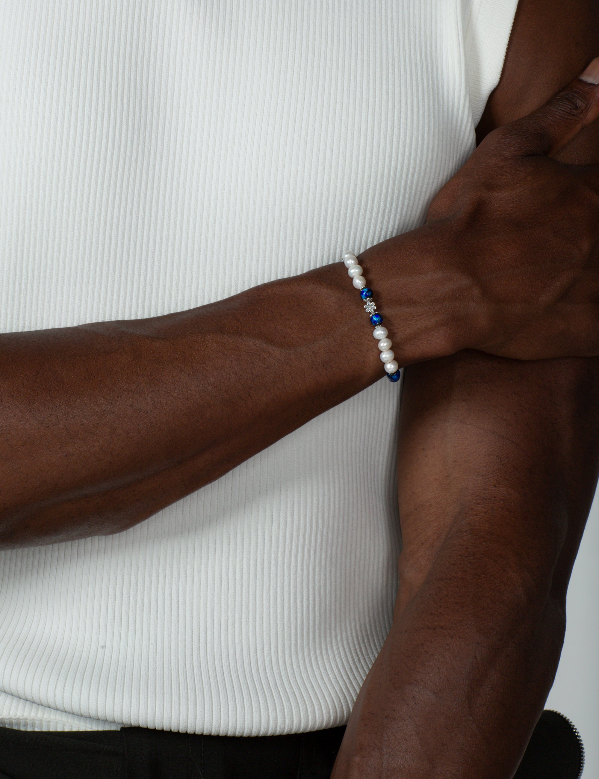 Bracelet perles bleues Okinawa phosphorescentes