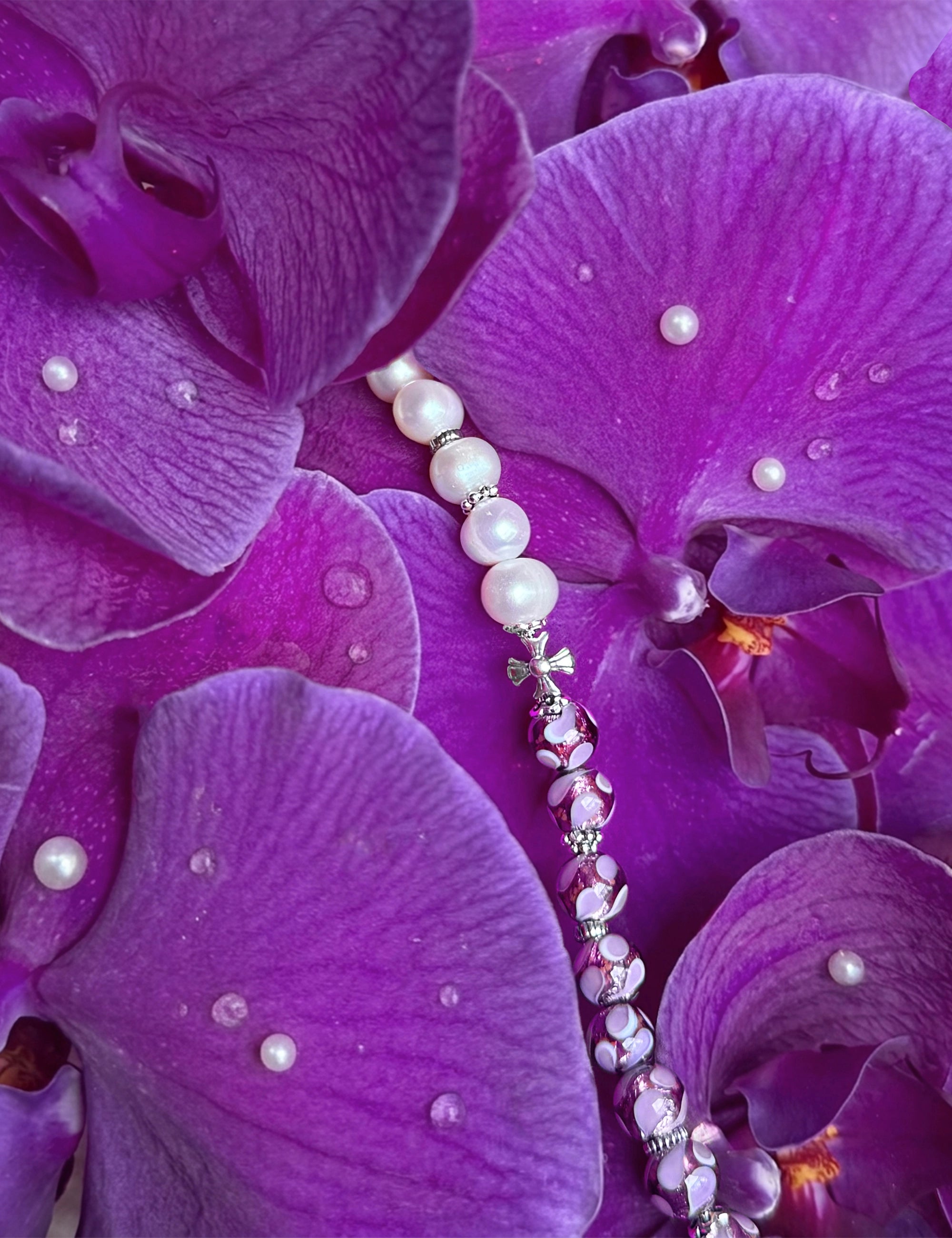 collier perles culture violet phosphorescent