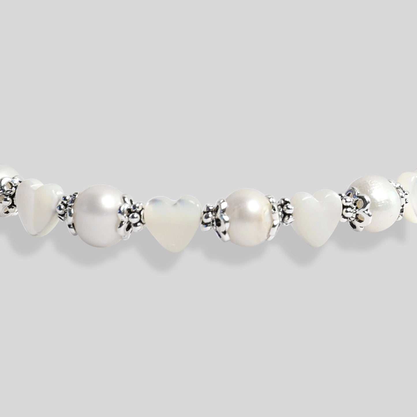 Collier de perles pour homme et femme de luxe, perles naturelles de culture, perles d'eau douce, pierres fines et argent 925. Tendance et luxueux.