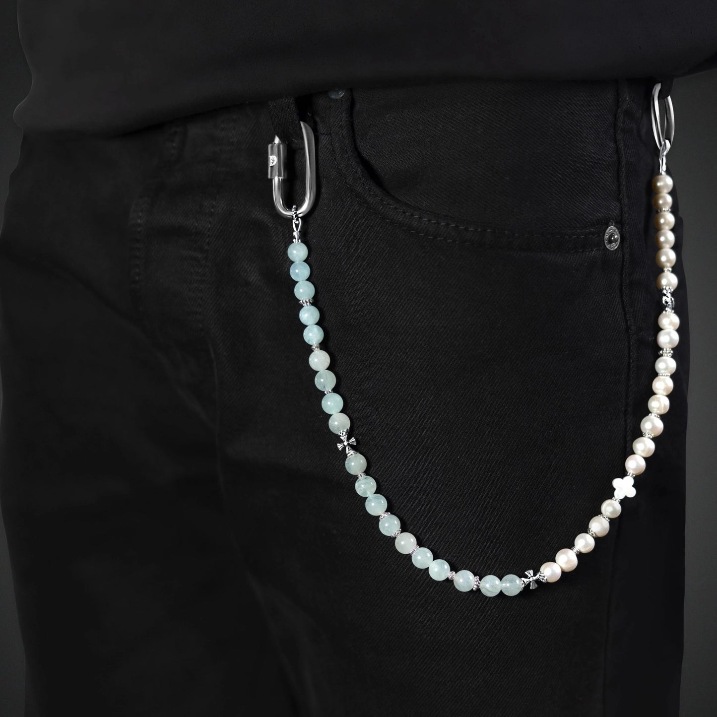 Chaîne de pantalon en perles pour homme et femme de luxe, perles naturelles de culture, perles d'eau douce, pierres fines et argent 925. Tendance et luxueux.