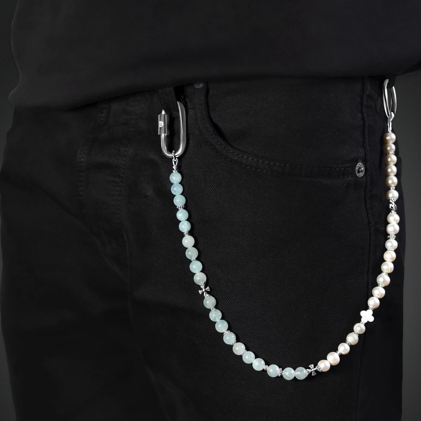 Chaîne de pantalon en perles pour homme et femme de luxe, perles naturelles de culture, perles d'eau douce, pierres fines et argent 925. Tendance et luxueux.