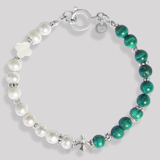 Collier de perles pour homme et femme de luxe, perles naturelles de culture, perles d'eau douce, pierres fines et argent 925. Tendance et luxueux.