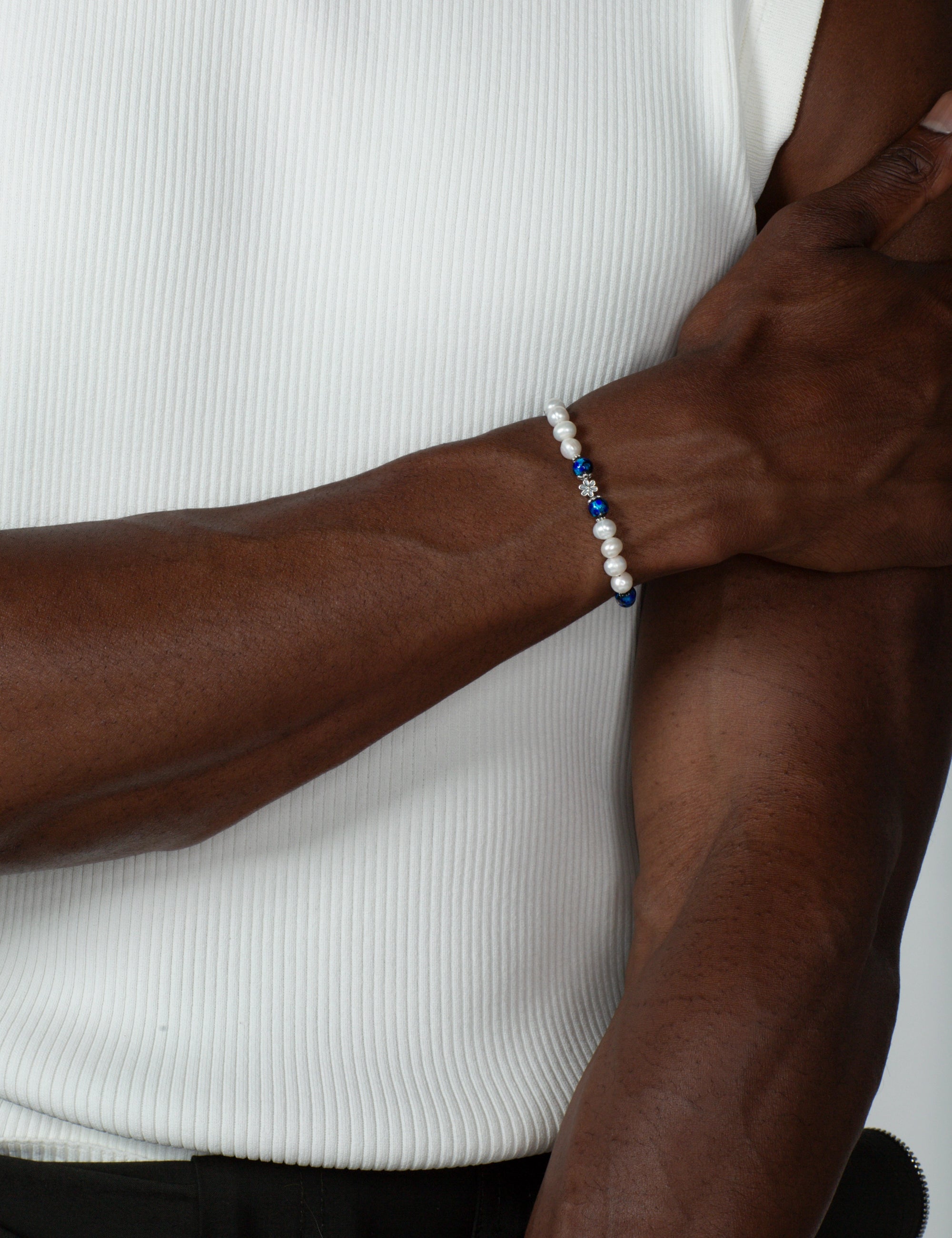 Bracelet perles bleues Okinawa phosphorescentes
